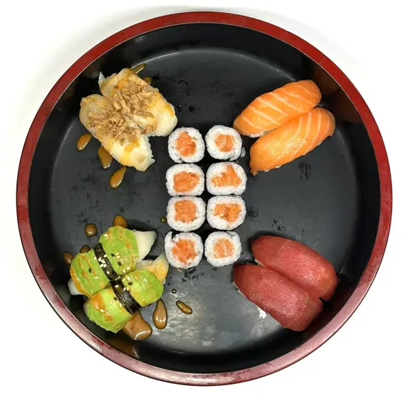 Sushi y maki salmón variado